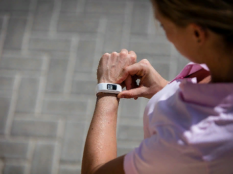 Фитнес-браслет Garmin Vivofit 3 White S/M 749195 фото